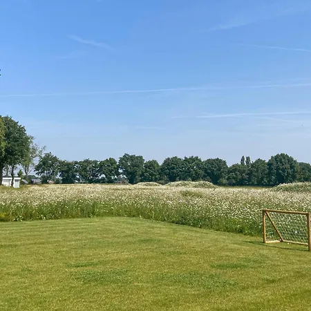 2 Bedroom Amazing In Casa de Férias