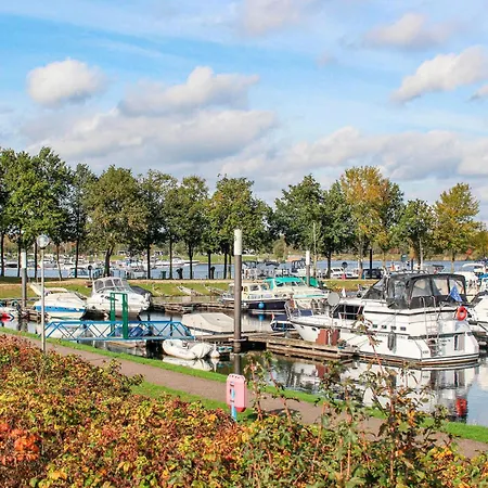 Vakantiehuis 2 Bedroom Lovely In *